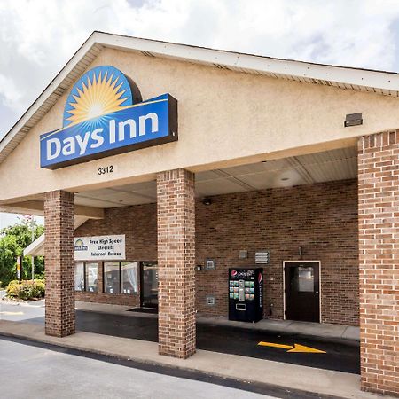 Days Inn By Wyndham Nashville N Opryland/Grand Ole Opry Exterior foto